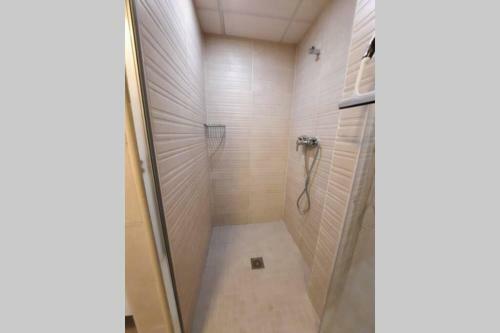 Palms Beach - Brand New Luxury Beachside Apartment