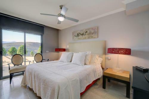 Acosta- Incredible Designer's Terraced Flat