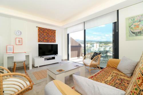 Newly Refurbished 2bed Apartment In Residence Infinity, Pool By Rafleys