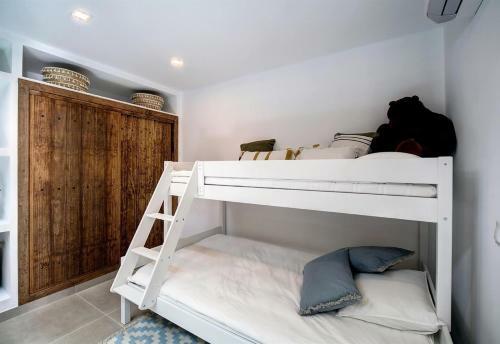 Renovated Townhouse San Roque 85