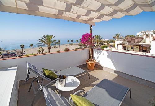 Renovated Townhouse San Roque 85