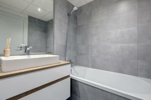 Oasis 325 - Luxury Apartments