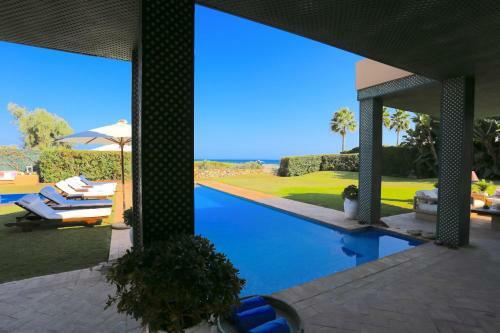Las Ranas Casasola Beach Villa 15pax