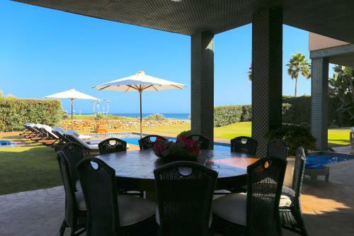 Las Ranas Casasola Beach Villa 15pax