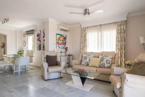 Ar 18 Belgravia Club