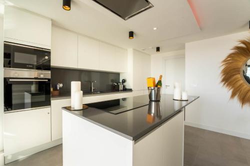 Double 250m2 Apartment With Sea View At Oasis325 Estepona