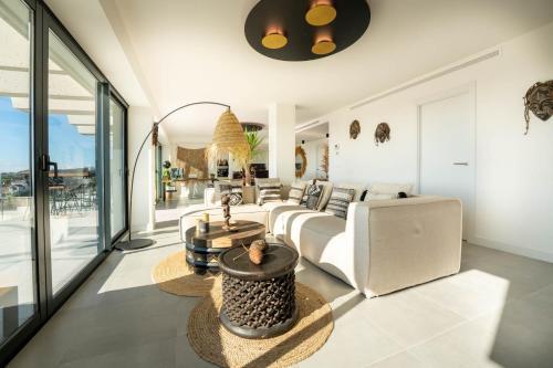 Double 250m2 Apartment With Sea View At Oasis325 Estepona