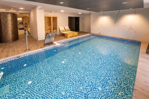 Double 250m2 Apartment With Sea View At Oasis325 Estepona