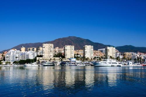 Beautiful 2-bed Apartment In Estepona With Seaview