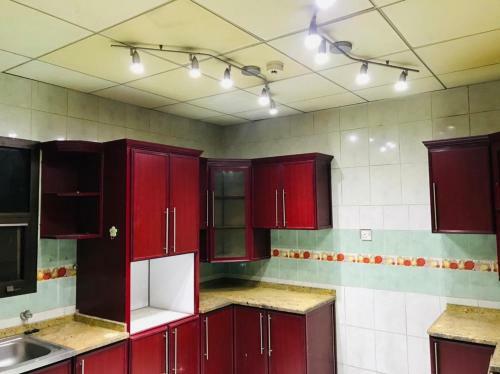 Spacious Private Room With Separate Washroom