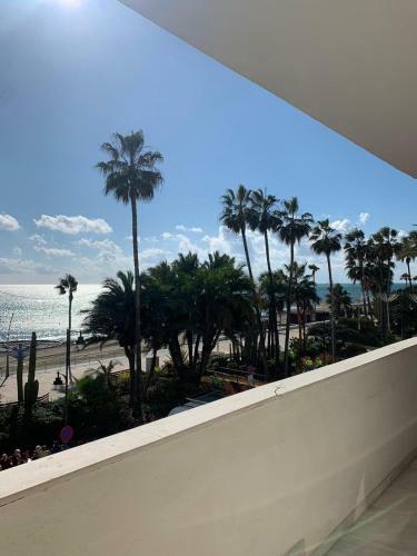 Apartamento En Primera L�nea De Playa En Estepona