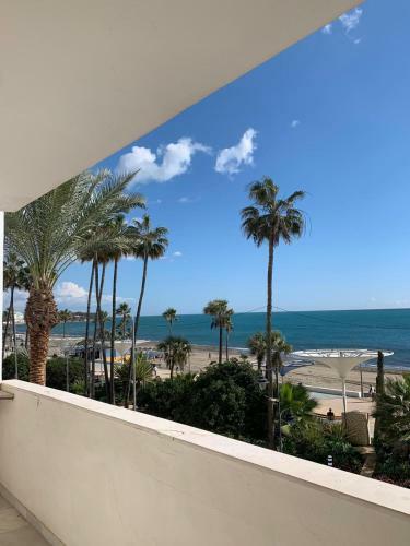 Apartamento En Primera L�nea De Playa En Estepona