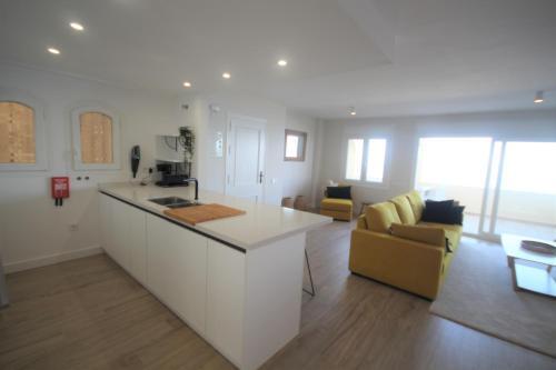 Fabulous 3 Bedroom Apartment On The Beach - Rdr243