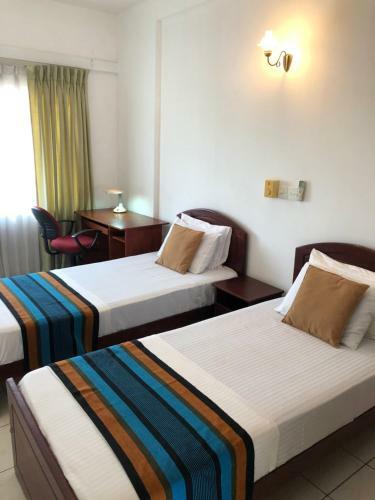3 Room 10th Floor Apartment - Colombo City
