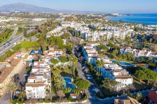 11226 - Modern Beach Side Duplex Penthouse.