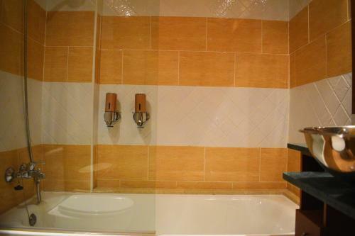 4 Bed Ground Floor Apartment With Rooftop Pool