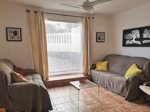 Villa With Serene Mountain Views. Spacious Garden With 10x5m Pool.