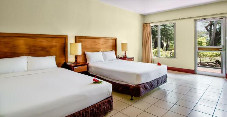 Tanoa Skylodge Hotel