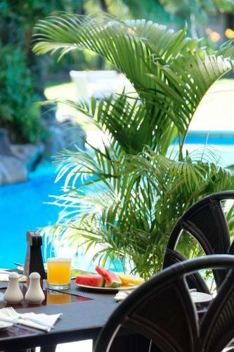 Raffles Gateway Hotel