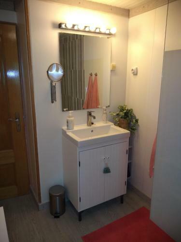 11 Flamingo Park