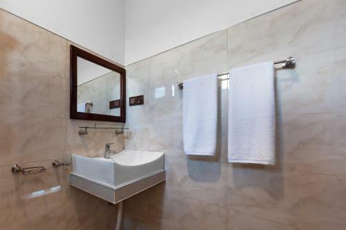 Hostal Gold Crown Residence