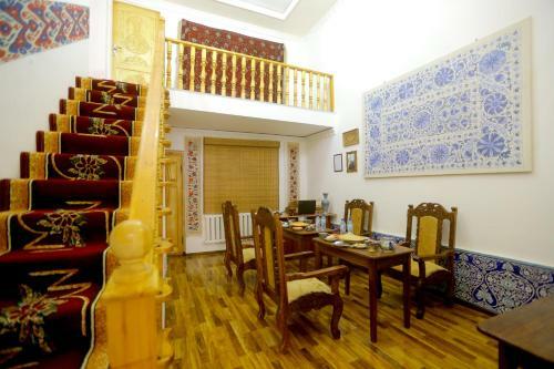 Hostal Polvonnazir Guest House