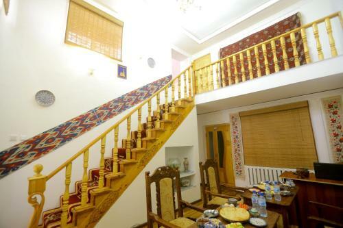 Hostal Polvonnazir Guest House