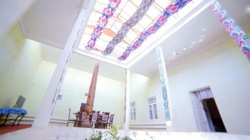 Hostal Qutlug Qadam Guest House