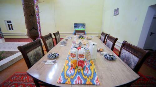 Hostal Qutlug Qadam Guest House