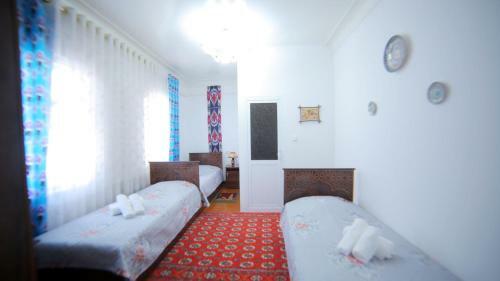 Hostal Qutlug Qadam Guest House
