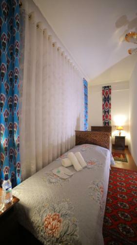 Hostal Qutlug Qadam Guest House