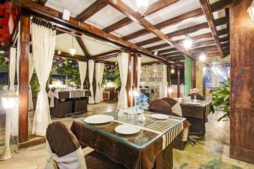 Townhouse Oak Hotel Hillview