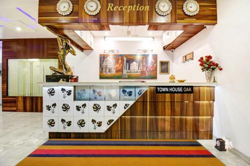 Townhouse Oak Hotel Hillview