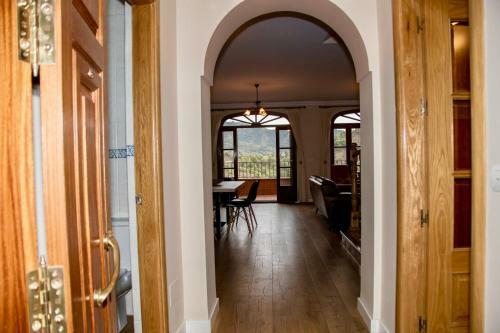 Casa Con Incre�bles Vistas A Las Monta�as Y Al Mar