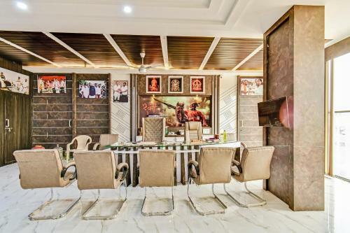 Oyo 79409 Hotel Shivraj Executive