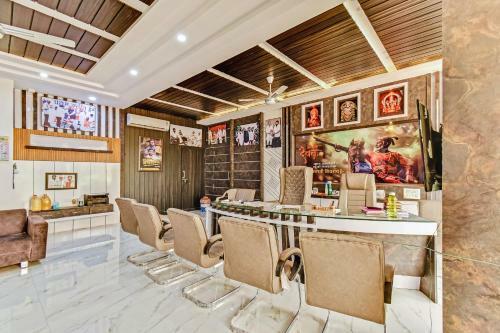 Oyo 79409 Hotel Shivraj Executive