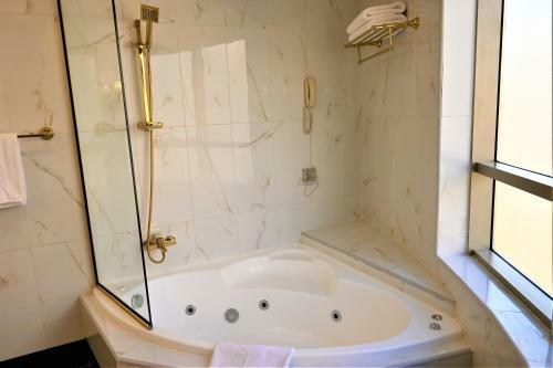Crystal Plaza Al Majaz Hotel