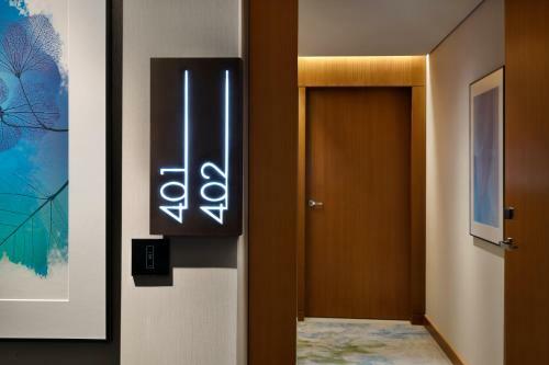 Doubletree By Hilton Sharjah Waterfront Hotel And Residences