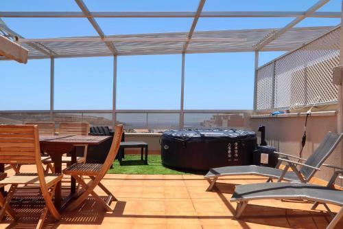 Beautiful Penthouse With Pool And Sea Views