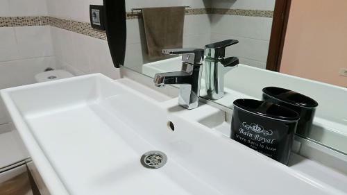 Beautiful Penthouse With Pool And Sea Views