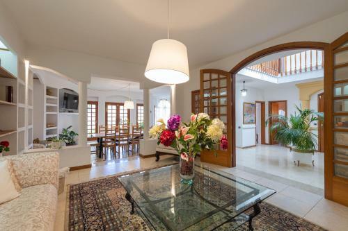 Villa The Yellow House Climatized Pool - Solarium - Parking