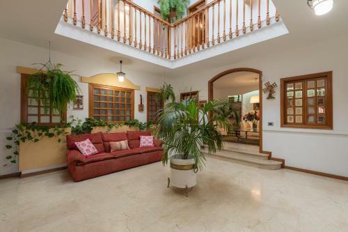 Villa The Yellow House Climatized Pool - Solarium - Parking