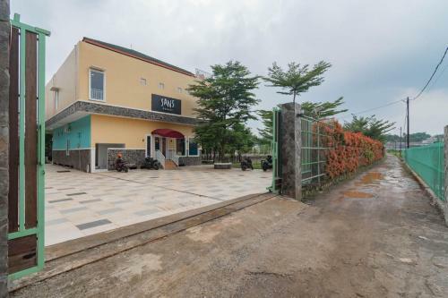 Hotel Sans Resort Parung Bogor