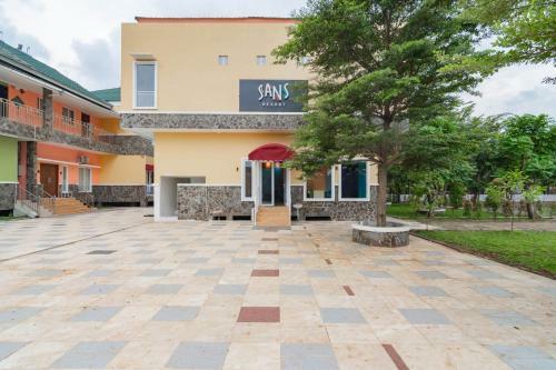 Hotel Sans Resort Parung Bogor