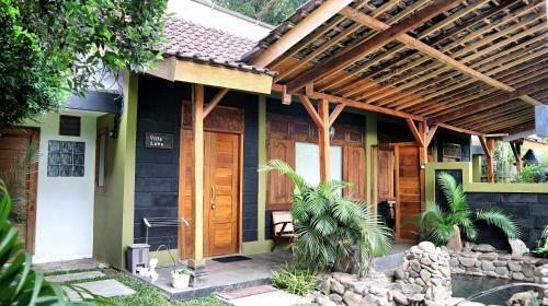 Tirta Arsanta Hot Springs & Villa