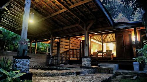 Tirta Arsanta Hot Springs & Villa