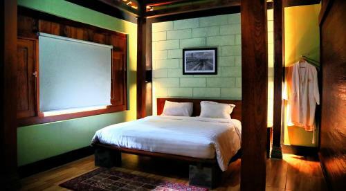 Tirta Arsanta Hot Springs & Villa