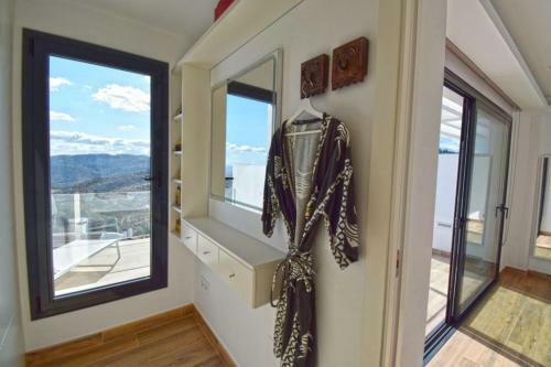 Villa Stunning, Luxury Home In Gaucin Town, Heated Pool