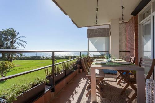 Gavamar Castelldefels Beachfront Apartment- Direct Access To The Beach
