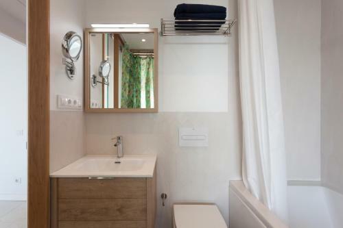 Gava Mar- Castelldefels Beachfront Apartment- Direct Access To The Beach